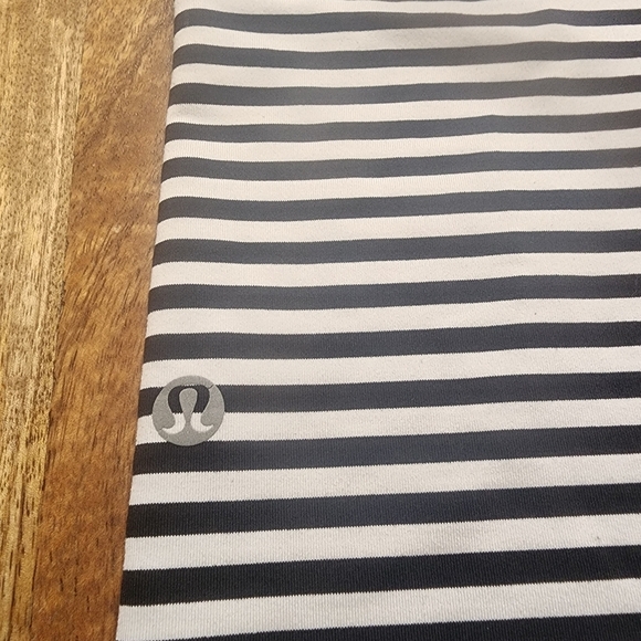 Lululemon Womens All Sport Crop Legging Elastic Waist Striped Black White Size 4 - Picture 4 of 6